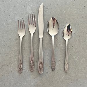 5 Piece Place setting of Oneida deluxe. Stainless Polonaise design